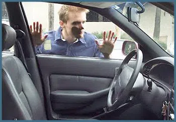 Safe Key Shop Chicago Ridge, IL 708-297-9147 - 19-locked-keys-in-car